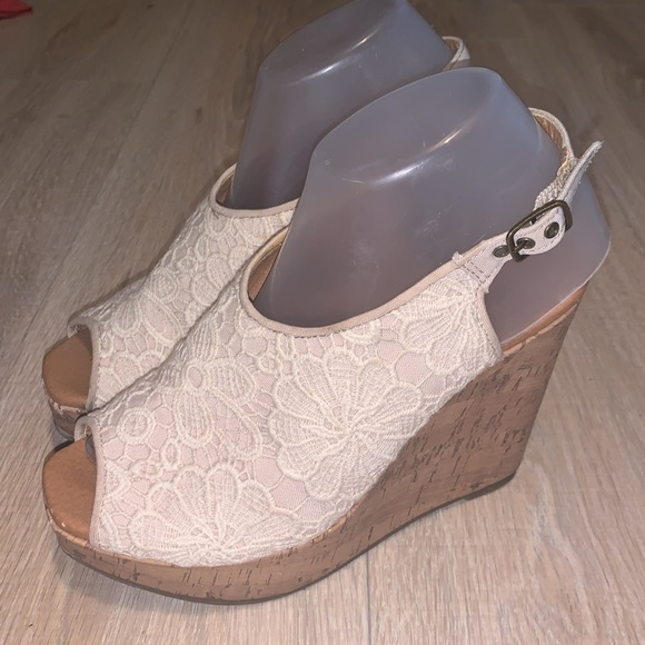Maurices Rain cream lace fabric slingback cork wedges - Picture 4 of 10
